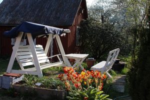 רהיטי גינה בצימר